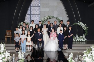 돌아가신 부모님 대신 17살때 부터 여섯 동생 자식처럼 키운 부부