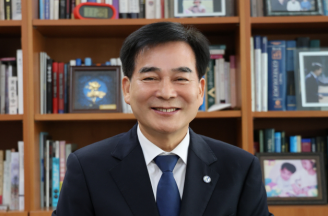 [인터뷰] “부부 사랑은 가정과 사회 건강하게 지탱하는 원동력” 하충식 세계부부의날위원회 총재