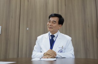하충식 창원한마음병원 의장과 늑대정신